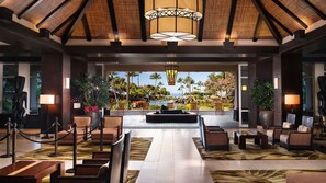 المنشأة من الداخل