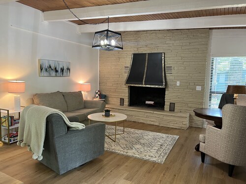 Waterfront family vacation home at Eufala. Sleeps 14. Newly remodeled. Amazing. 