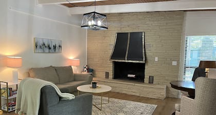 Waterfront family vacation home at Eufala. Sleeps 14. Newly remodeled. Amazing.