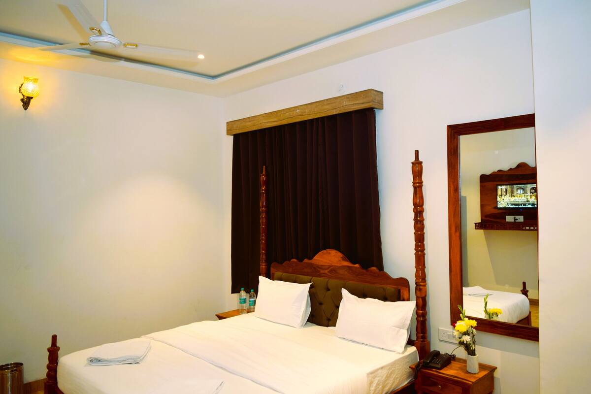 Egyptian cotton sheets, premium bedding, soundproofing, free WiFi