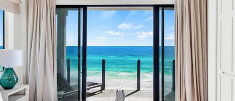 6 室のベッドルーム、WiFi (無料)、ベッドシーツ