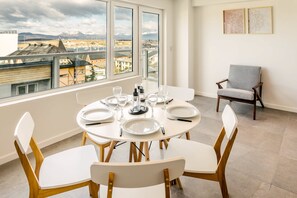 Apartment (Urbano 3) | In-room dining