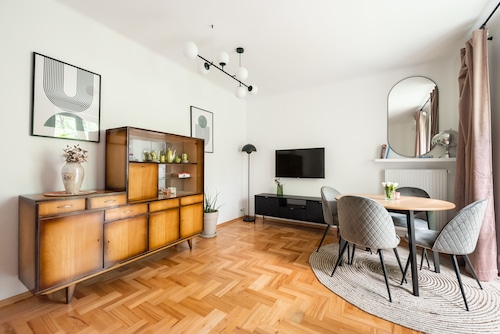 Metro Racławicka Homey Apartment