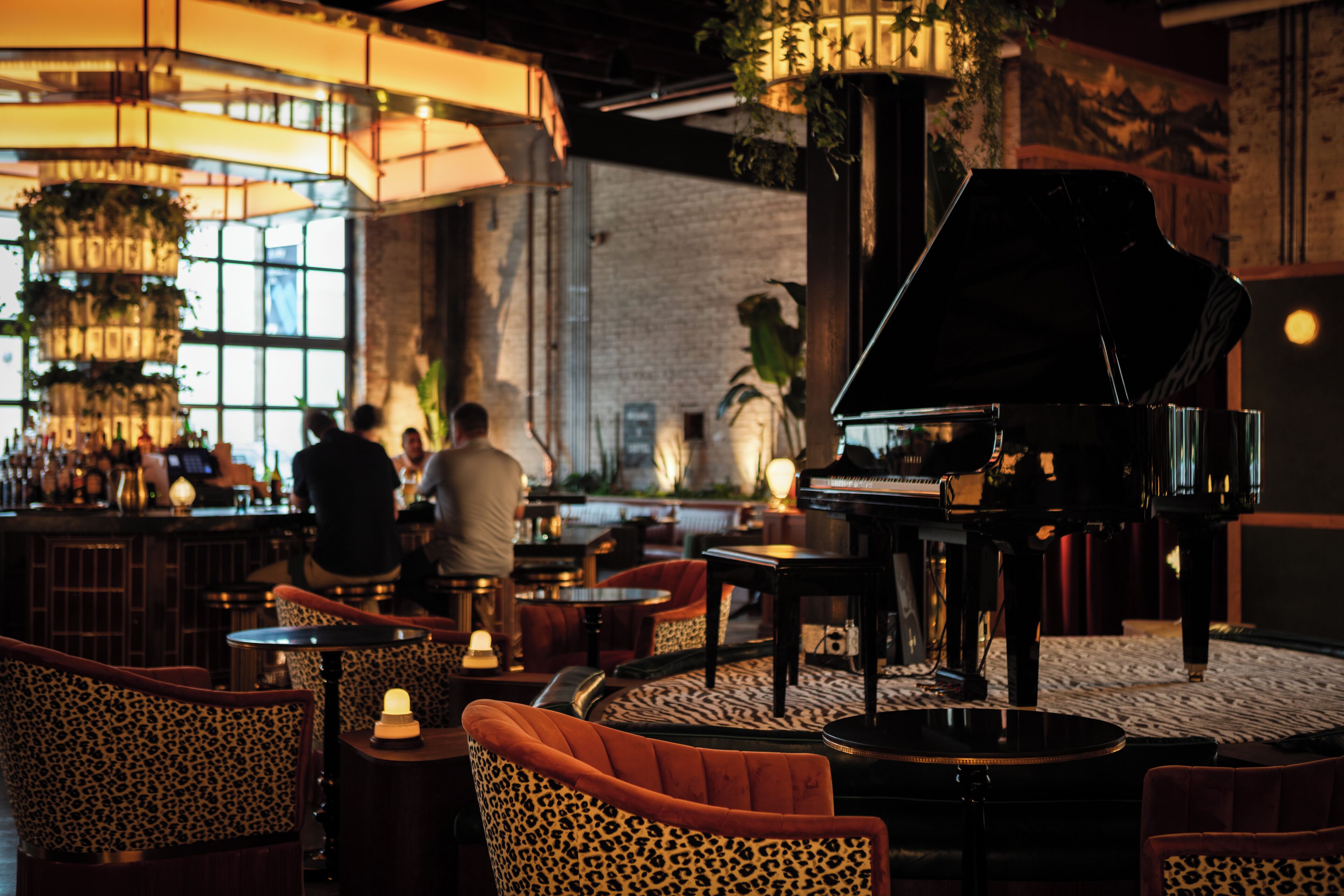 3 restaurants; breakfast, lunch, and dinner served