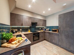 Refrigerador, microondas, horno, lavavajillas