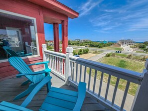Property grounds - 3 PALMS - 7 Bed, 6.1 Bath dog friendly w/pool, hot tub, game room and elevator! (Southern Shores)