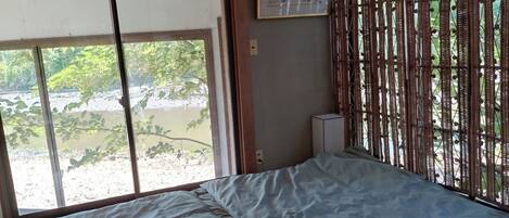 3 chambres, bureau, draps fournis