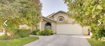 Charming Home. 5 bedrooms .2 restrooms .2 Living rooms with 10 beds for 16 guest