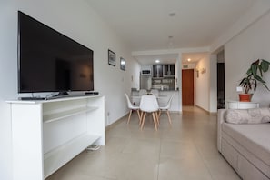 Apartment, 1 Bedroom, Balcony, Mountain View (Amundsen 2) | Living area