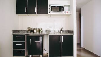 Studio, Mountain View (Amundsen) | Private kitchen | Mini-fridge, microwave, oven, stovetop
