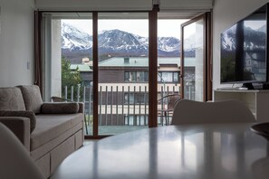Apartment, 1 Schlafzimmer, Balkon, Bergblick (Amundsen 2) | Essbereich im Zimmer