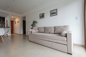 Apartamento, 1 quarto, sacada, vista para a montanha (Amundsen 2) | Área de estar | TV LED 40 polegadas com canais a cabo, filmes pagos