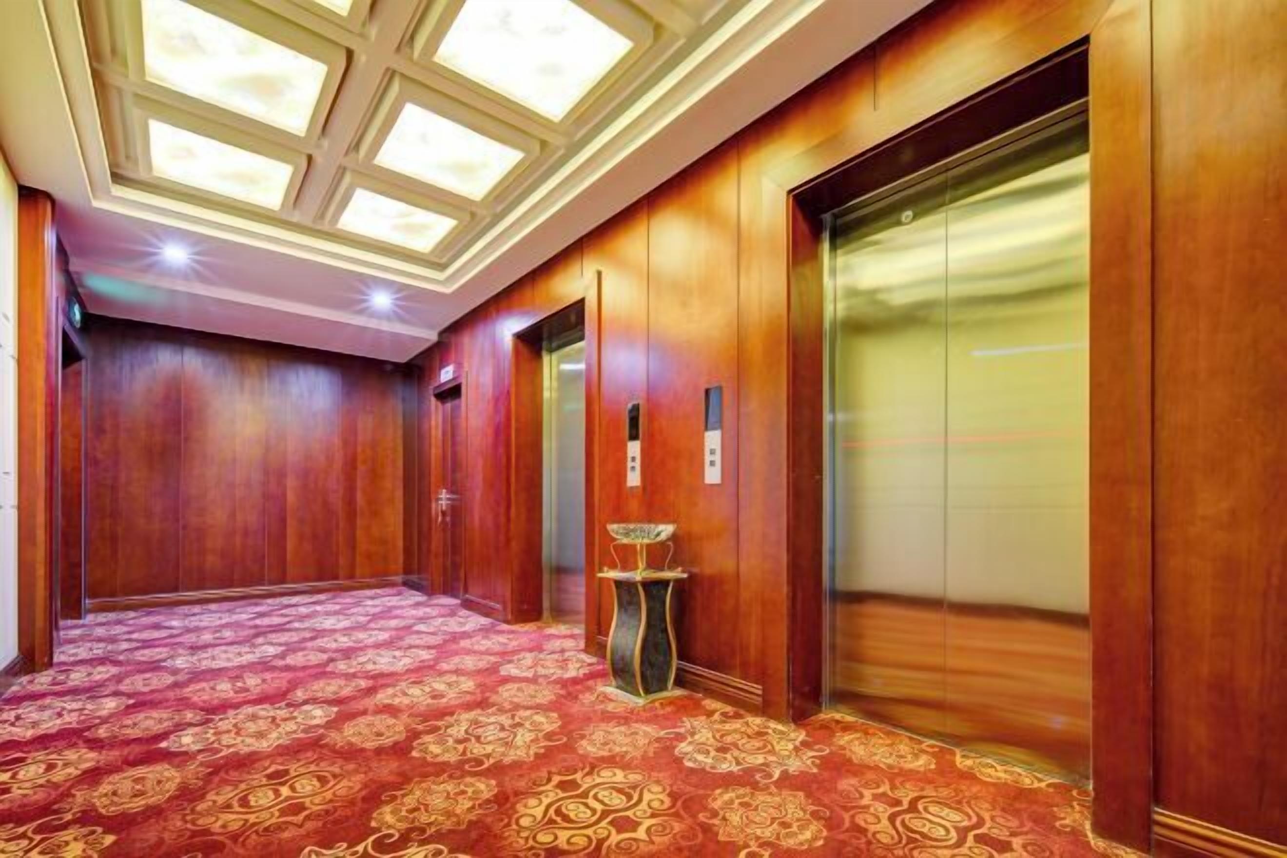 المنشأة من الداخل