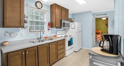 Boat & Golf Cart Parking+Fenced Yard, Pet Friendly 12 Minutes to the Beach