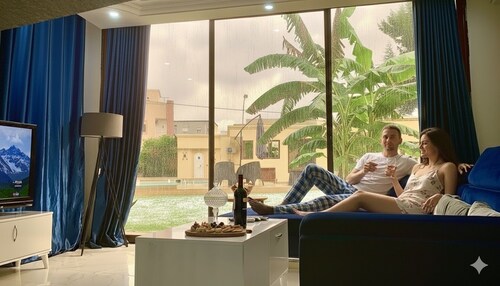 Lodging with panoramic views on the edge of a lawn garden and swimming pool