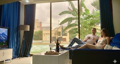 Lodging with panoramic views on the edge of a lawn garden and swimming pool