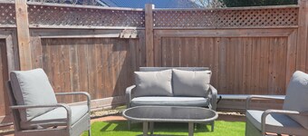 Walkout Guest Suite in basement with Pool, HotTub in Bedford