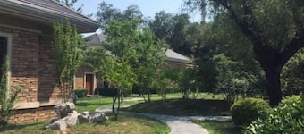 Red Mansion Guest House Beijing