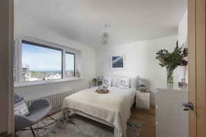 4 bedrooms, iron/ironing board, Internet, bed sheets