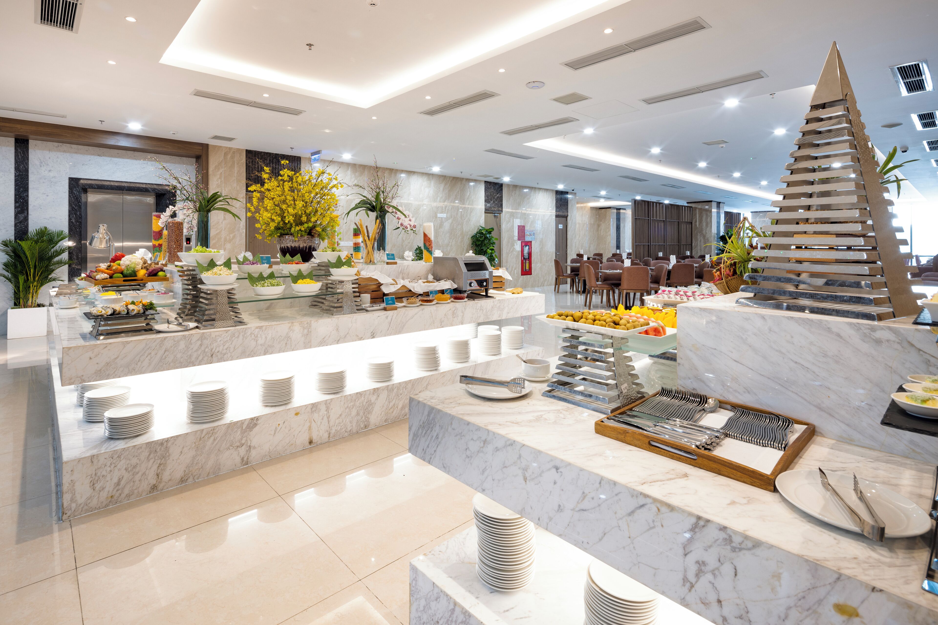 Café da manhã com buffet grátis todos os dias