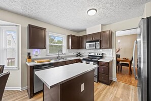 Private kitchen - Wavecrest @ Hope Valley Farms (Durham)