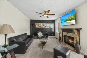 Living area - Wavecrest @ Hope Valley Farms (Durham)