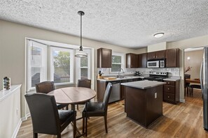 Private kitchen - Wavecrest @ Hope Valley Farms (Durham)