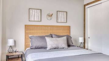2 bedrooms, iron/ironing board, WiFi, bed sheets