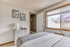 1 bedroom, iron/ironing board, travel crib, WiFi - Thunderhead Condo With Heated Pool & Mountain View (Government Camp)