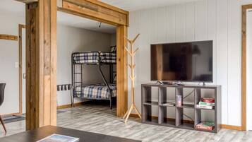 1 bedroom, iron/ironing board, travel cot, WiFi