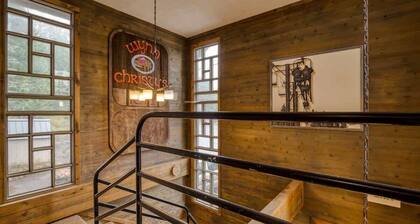 Thunderhead Lodge: Pool & Game Room Fun Top Floor