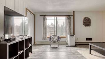 TV, DVD player, offices