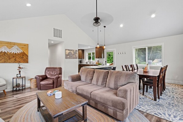 Télévision, lecteur de DVD, espaces bureaux