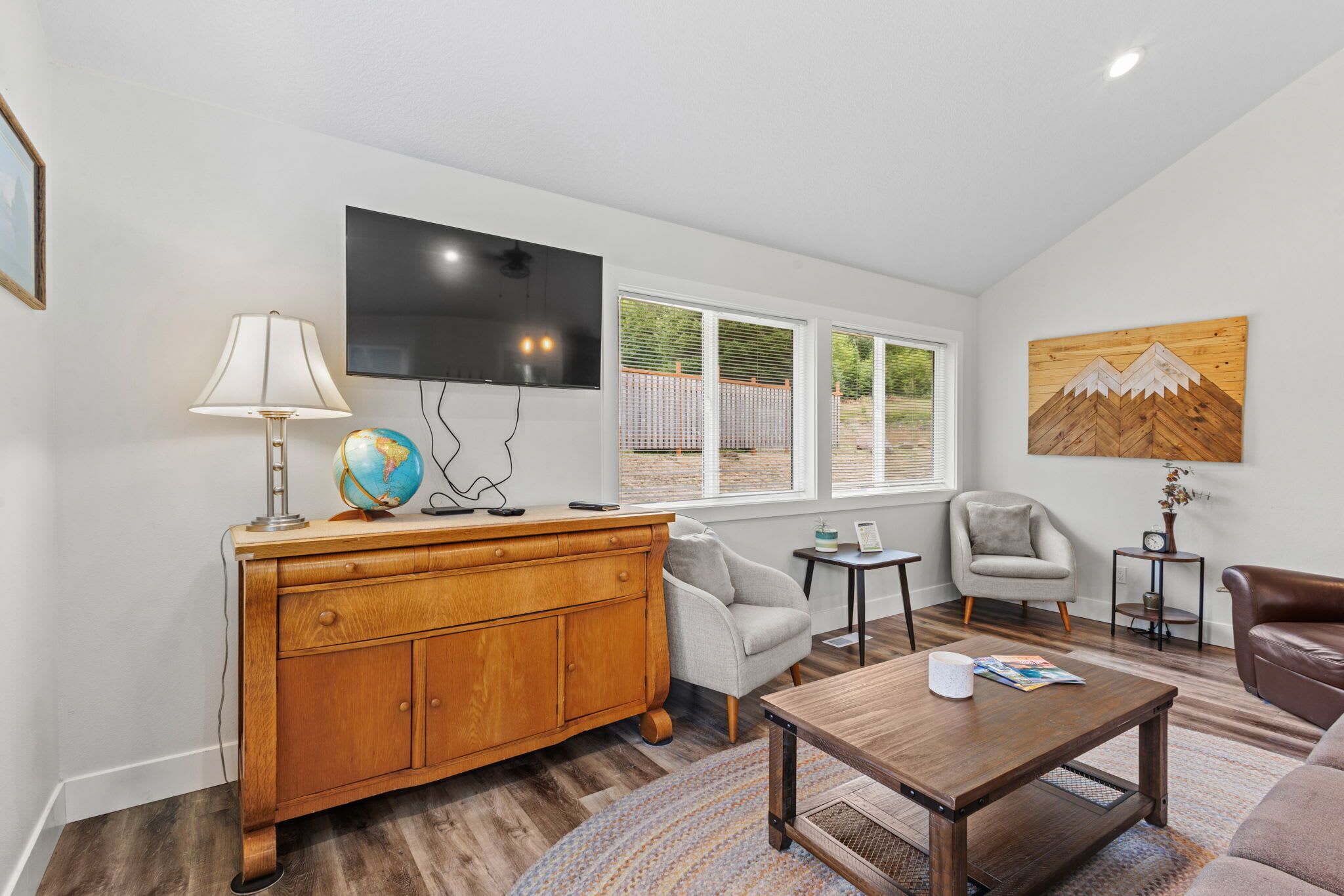 TV, DVD player, offices