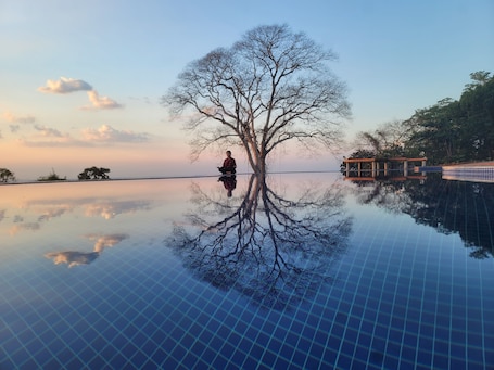 Outdoor pool. PIDA COFFEE FARM LODGE
