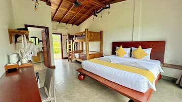 Minibar, caja de seguridad en la habitación y ropa de cama
