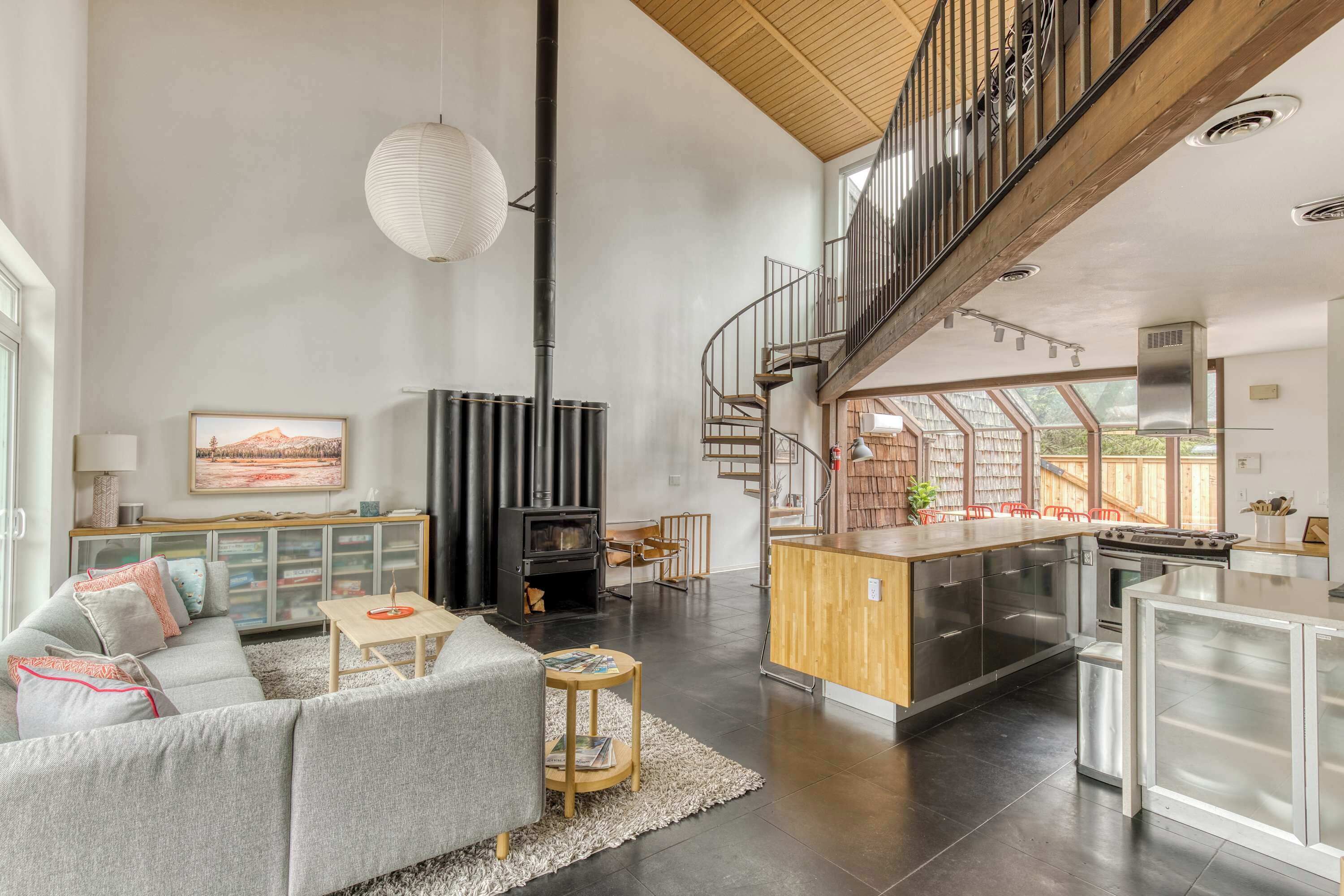 TV, fireplace, DVD player, books