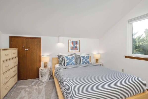 Cozy bedroom featuring a plush queen bed for a restful night's sleep.