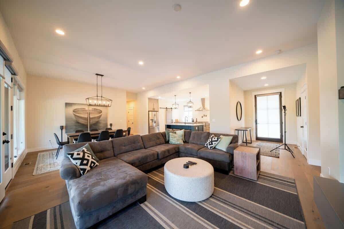 TV, fireplace, DVD player, books