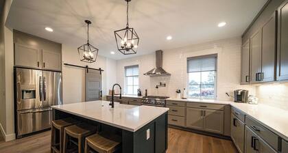 Gearhart Getaway: Hot Tub + Walk to the Beach