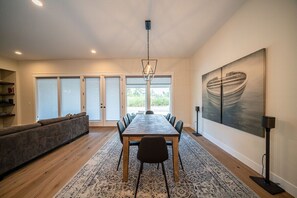 Dining - Gearhart Getaway: Hot Tub + Walk to the Beach (Warrenton)