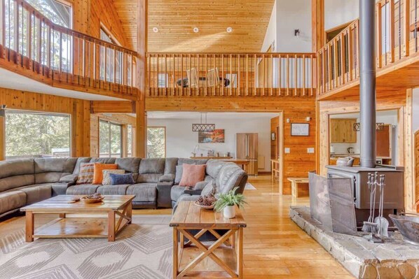 TV, fireplace, DVD player, offices