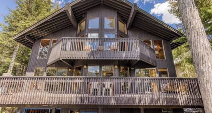 Great Blue Lodge - Scenic escape | Hot tub & sauna