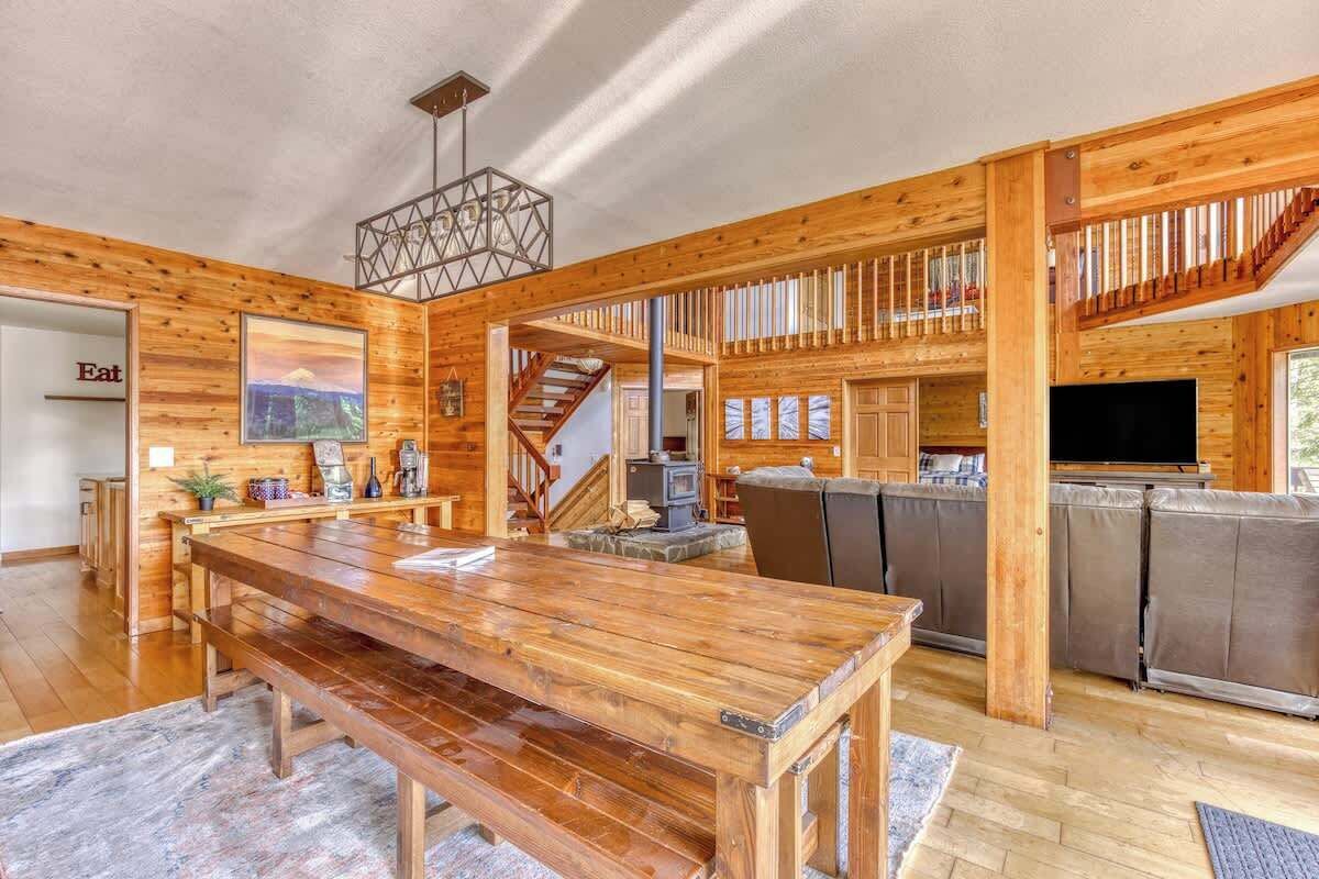 TV, fireplace, DVD player, offices