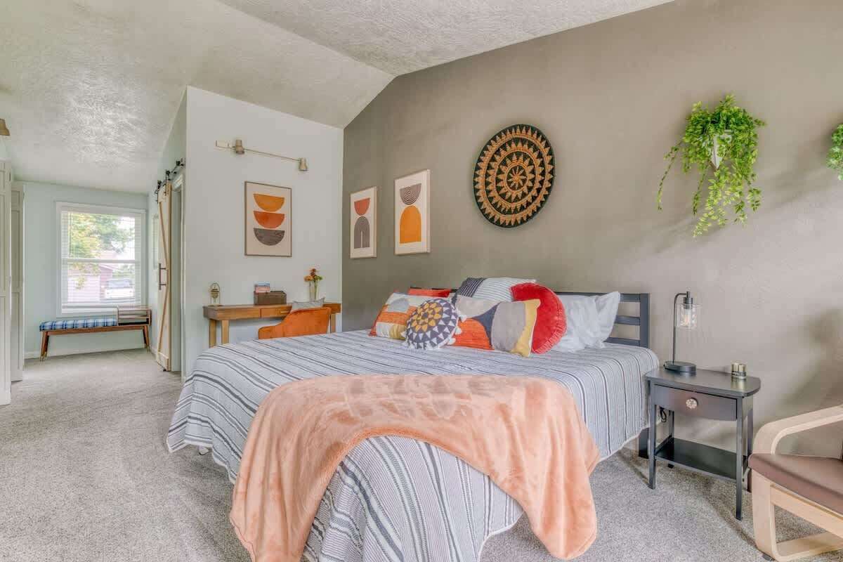 4 bedrooms, desk, iron/ironing board, travel crib