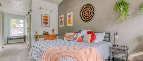 4 bedrooms, desk, iron/ironing board, travel crib