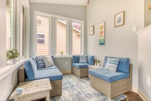 TV, fireplace, DVD player, table football - Monmouth Retreat w Hot Tub, Playground & Game Room (Monmouth)