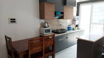 Microwave, oven, dishwasher, electric kettle