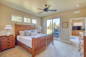 3 bedrooms, desk, iron/ironing board, travel cot - Desert Sky Daydream: Eagle Crest Golf Resort + EV (Redmond)