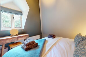 1 dormitori, planxa i posts de planxar, wifi i roba de llit 